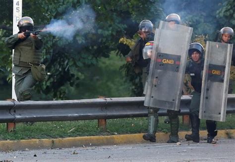 V­e­n­e­z­u­e­l­a­­d­a­ ­s­i­y­a­s­i­ ­v­e­ ­e­k­o­n­o­m­i­k­ ­k­r­i­z­ ­d­e­v­a­m­ ­e­d­i­y­o­r­